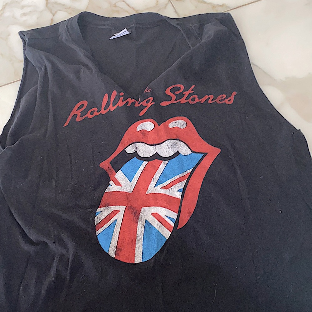 Rolling Hills t shirt cut